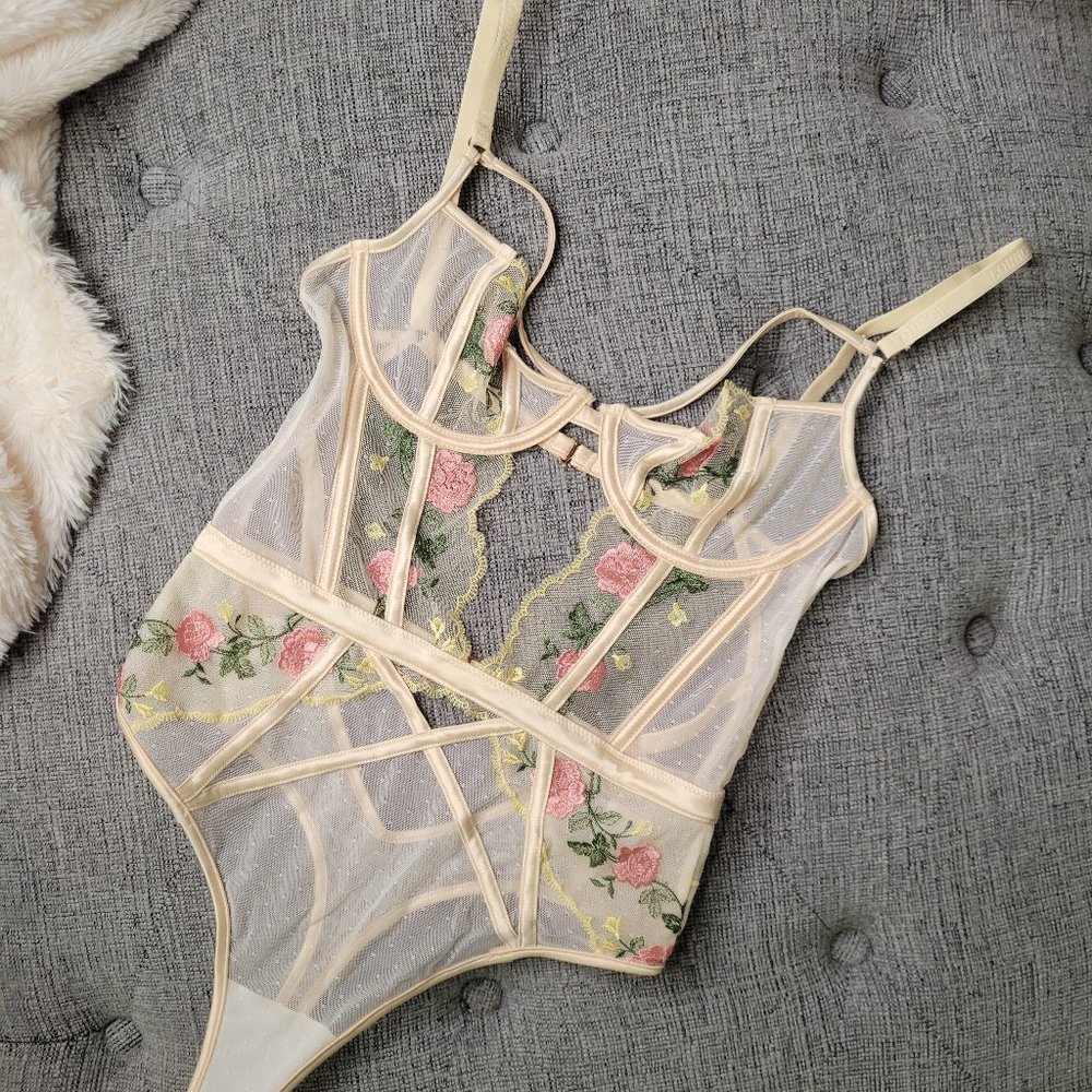 Lounge Intimates Sky Champagne Bodysuit Size S